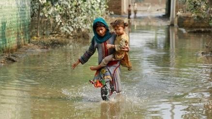 Cuộc sống của người dân Pakistan ảnh hưởng nặng nề bởi lũ lụt.