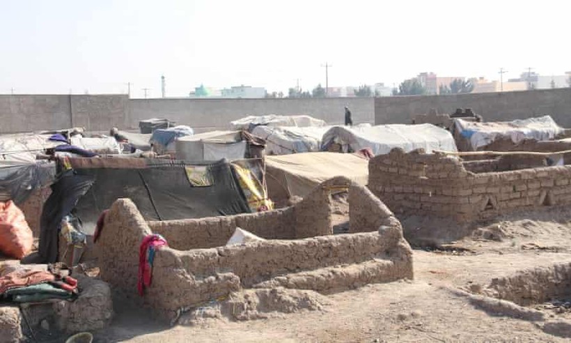 Những ngôi lều đất ở tỉnh Herat cho người di cư. Ảnh: Rukhshana Media