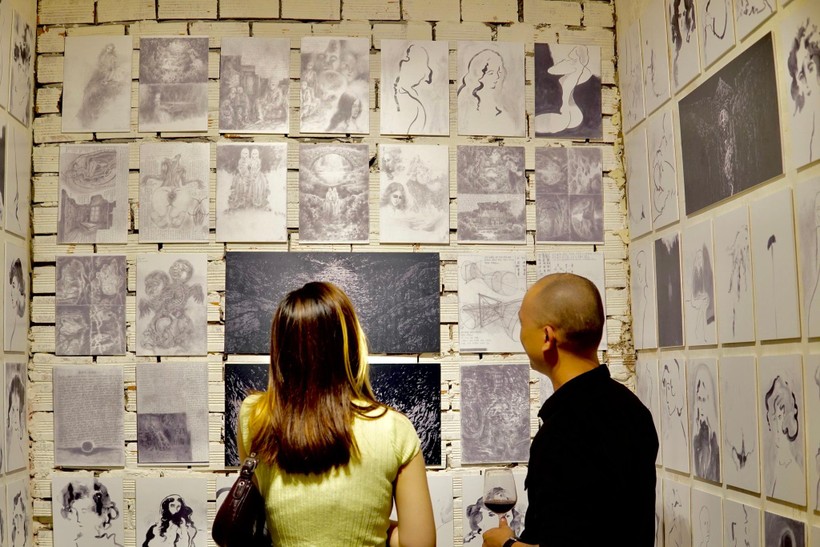 Giới mỹ thuật và công chúng bị thu hút bởi những tác phẩm công phu của Lê Quang Kha.