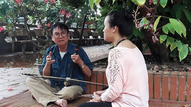 Nhạc sĩ Thao Giang say sưa truyền đạt kiến thức cho học trò.