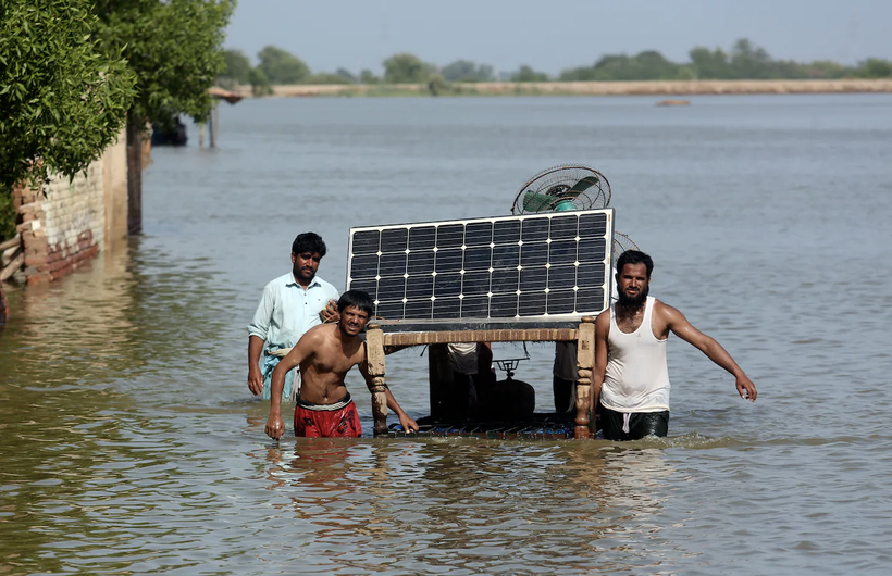 Pakistan chìm trong biển nước sau trận lũ lịch sử vào mùa hè 2022.