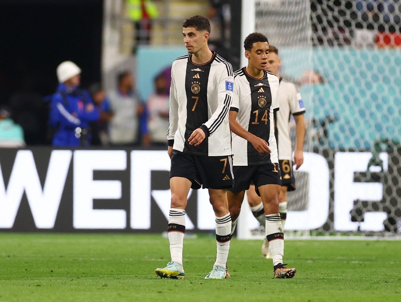Cầu thủ Đức thất vọng sau trận thua Nhật Bản. Ảnh: IT.