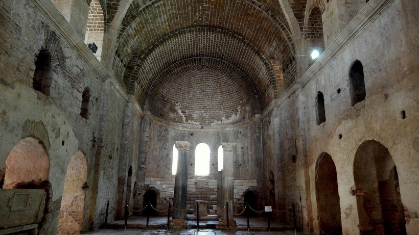 Nhà thờ được cho là nơi có mộ phần của Thánh Nicholas.