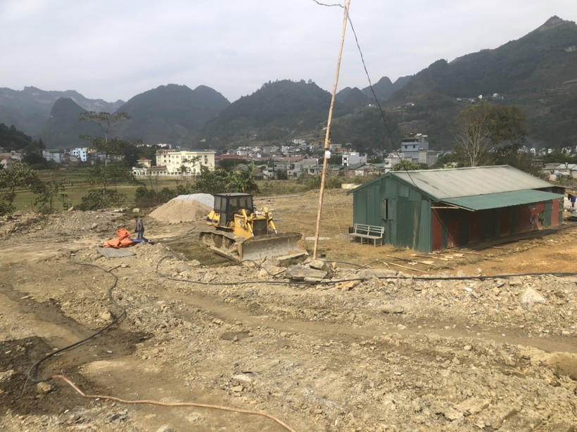 Dự án Xây dựng hạ tầng khu Tùng Lâu - Na Đẩy, thị trấn Mường Khương, huyện Mường Khương (giai đoạn 1) chậm tiến độ phải đề xuất điều chỉnh gia hạn hợp đồng.