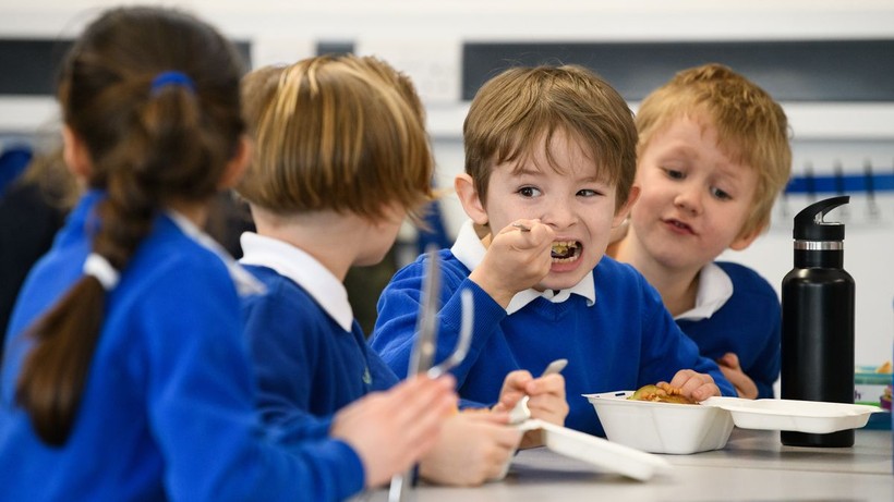 Có gần hai triệu trẻ em tại Anh được ăn trưa miễn phí. 