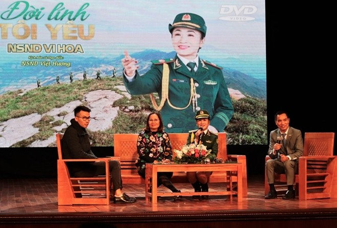 NSND Vi Hoa, NSND Việt Hương và nhà quay phim Hải Ninh tại buổi ra mắt MV 'Đời lính tôi yêu'.