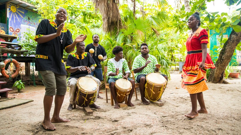 Âm nhạc giúp hồi sinh ngôn ngữ Garifuna có nguy cơ tuyệt chủng.
