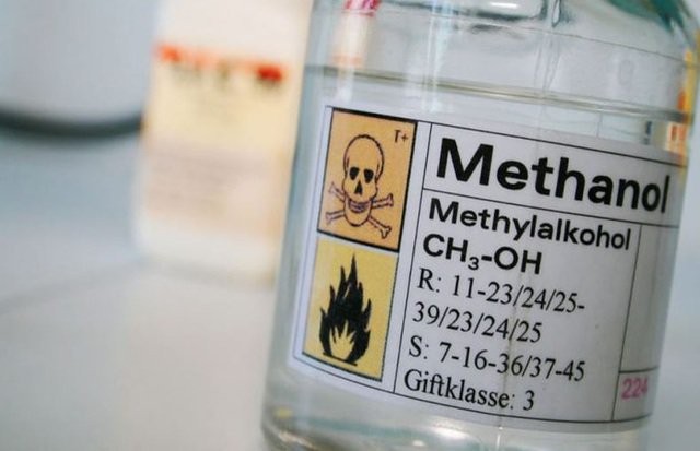 Nhiều bệnh nhân ngộ độc do uống cồn y tế chứa methanol. Ảnh minh họa.
