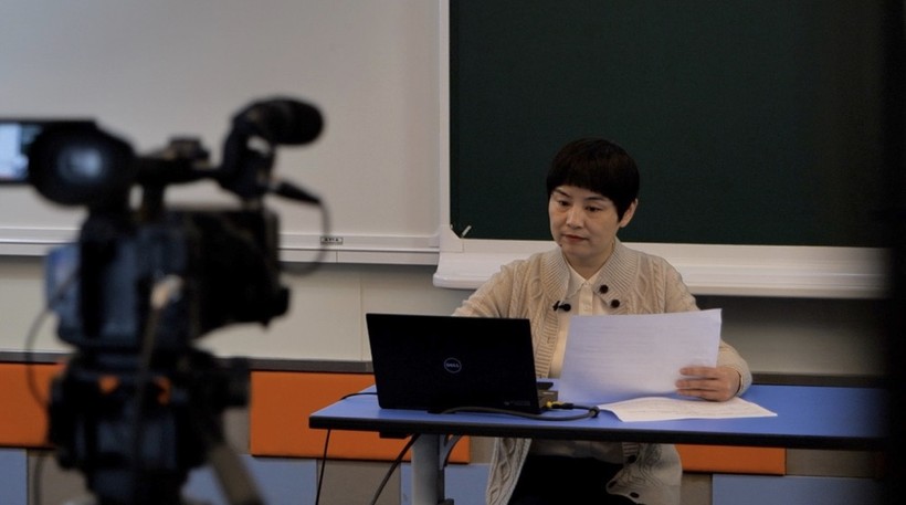 Giáo viên Trung Quốc dạy trực tuyến trong giai đoạn dịch Covid-19.
