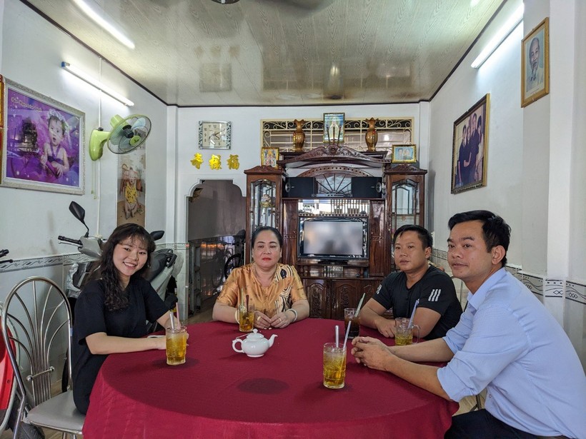 Em Huỳnh Hoàng Anh (trái) lên đường nhập ngũ, tiếp nối truyền thống gia đình.