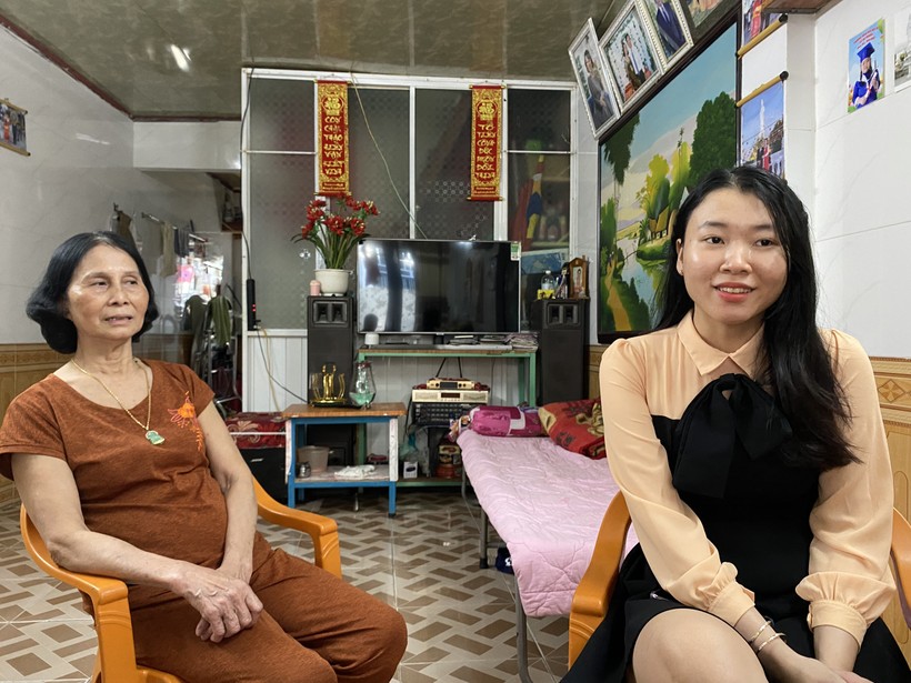 Phạm Thị Minh Loan chia sẻ về việc viết đơn xin lên đường nhập ngũ.