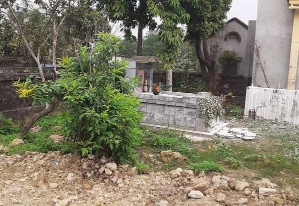 Phần mộ nhà thơ Nguyễn Bính tại thôn Thiện Vịnh, xã Cộng Hoà (Vụ Bản - Nam Định).