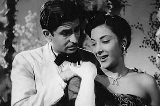 Raj Kapoor và Nargis trong phim 'Kẻ lang thang'. Ảnh: Legion-Media