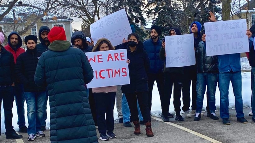 Sinh viên Ấn Độ kêu cứu tại tỉnh bang Ontario.