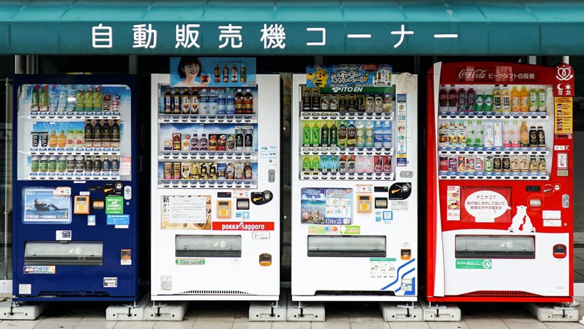 Máy bán hàng tự động là hình thức mua sắm phổ biến tại Nhật Bản.