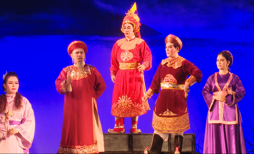 Kịch bản 'Phượng Hoàng Trung Đô' của tác giả Lê Công Phượng được Nhà hát Nghệ thuật truyền thống tỉnh Khánh Hòa dàn dựng và giành Huy chương Đồng tại Liên hoan sân khấu Tuồng và Dân ca kịch chuyên nghiệp toàn quốc năm 2022. Ảnh: NVCC.