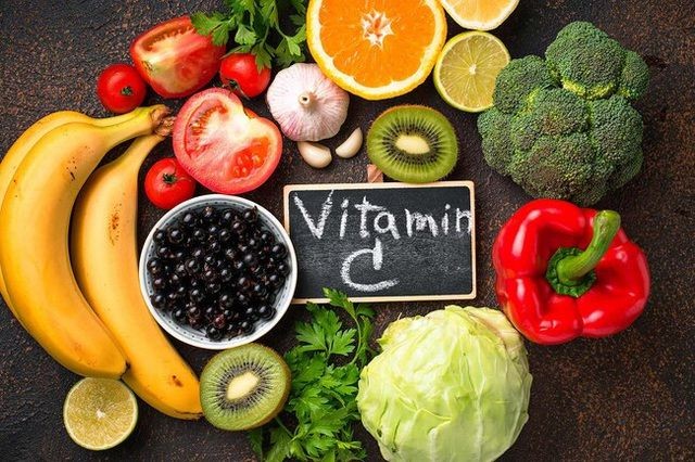 Vitamin C có nhiều trong các loại rau củ, trái cây họ cam quýt. Ảnh minh họa.