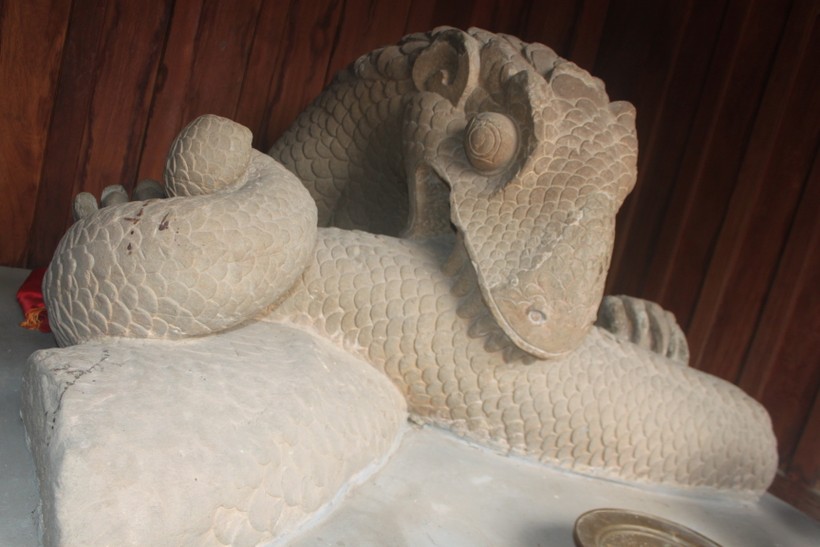 Bảo vật quốc gia 'Long xà cắn thân' tại đền thờ Thái sư Lê Văn Thịnh tại Bắc Ninh.