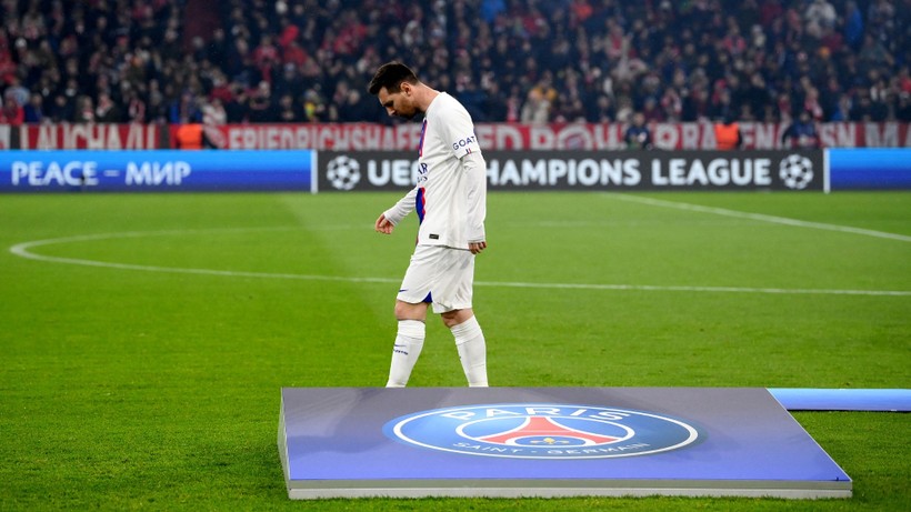 Messi thất vọng khi PSG bị Bayern loại ở vòng 1/8 Champions League 2023. Ảnh: ITN