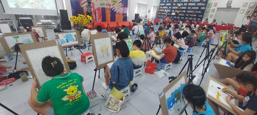 Cuộc thi vẽ tranh 'Những sắc màu cuộc sống' được tổ chức thường niên từ năm 2022. Ảnh: Bình Thanh 