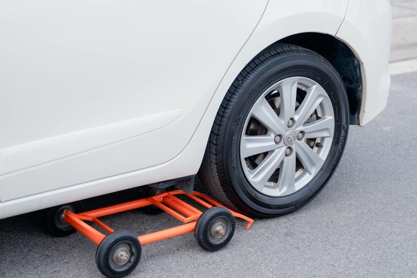 Sản phẩm xe cứu hộ lốp ô tô khẩn cấp thay thế lốp phụ.