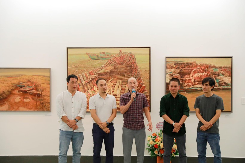 Nhà nghiên cứu mỹ thuật Vũ Huy Thông nhận định về tác phẩm của bốn họa sĩ trong triển lãm 'Chụm'.