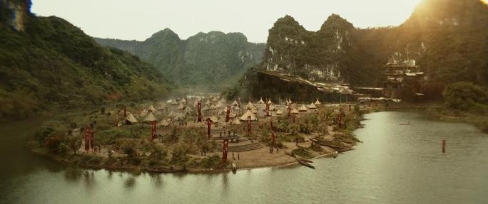 Việt Nam không có những phim trường xây dựng hoành tráng nhưng có thể đầu tư văn hóa tại các điểm diễn ra bối cảnh phim (cảnh quay tại Ninh Bình trong phim 'Kong đảo Đầu lâu').