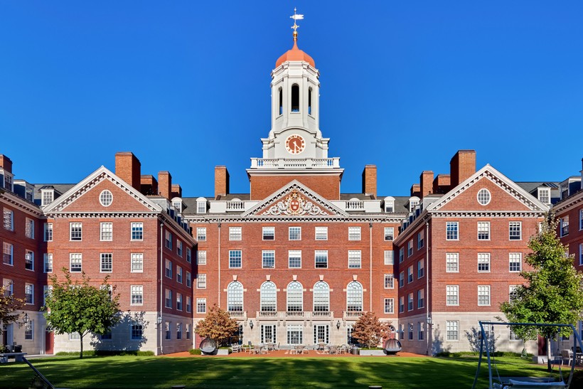 Chi phí học tập tại ĐH Harvard khoảng 96 nghìn USD/năm.