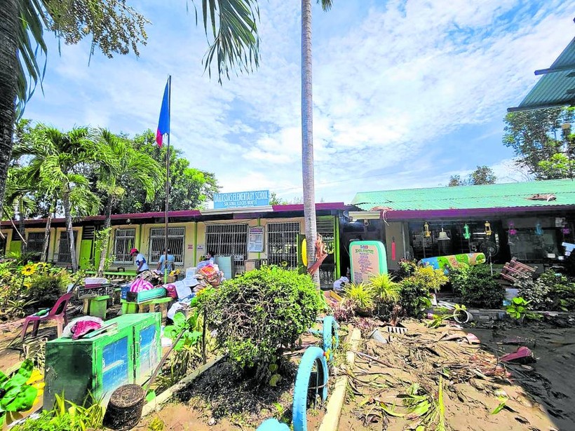 Nhiều trường học Philippines bị hư hại do bão Egay.