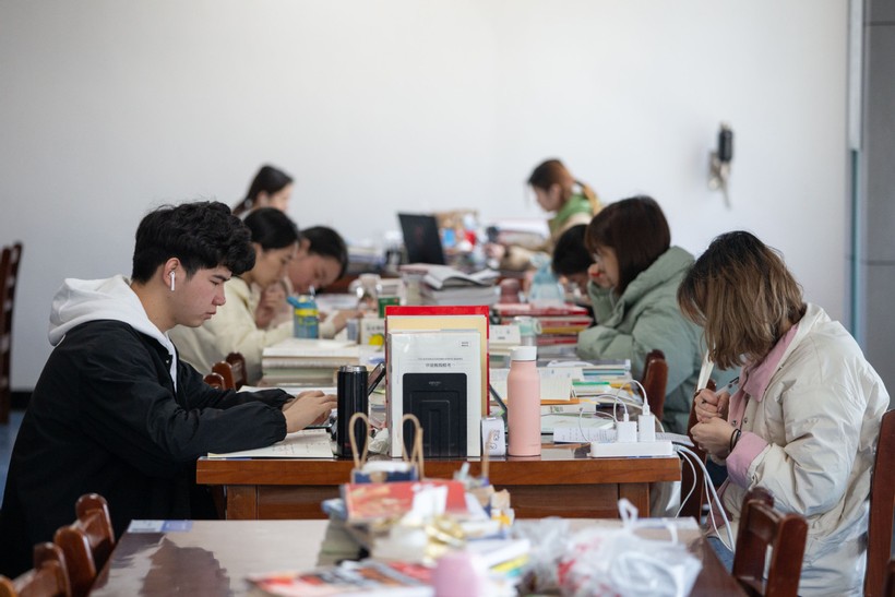Sinh viên Trung Quốc ôn luyện cho kỳ thi tuyển sinh sau đại học.