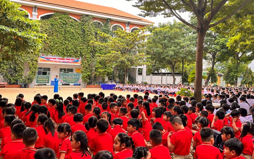 Trường Tiểu học Lê Văn Việt truyền thông phòng chống bệnh đau mắt đỏ cho học sinh.