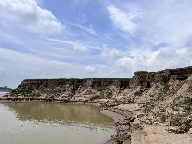 Tình trạng sạt lở bờ sông Mã thuộc thôn Nghĩa Kỳ và thôn Giang Đông (huyện Vĩnh Lộc) đã diễn ra từ nhiều năm nay.