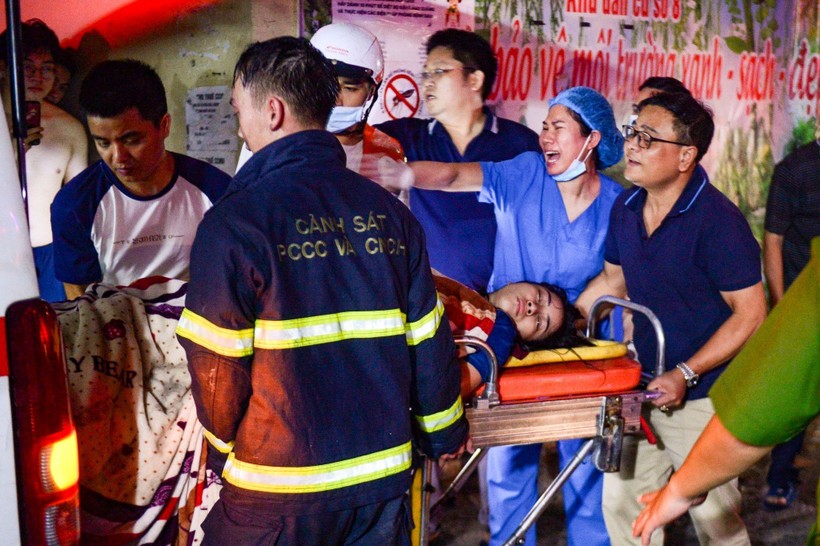 Vụ cháy chung cư mini trên địa bàn quận Thanh Xuân khiến 56 người chết, nhiều người bị thương.