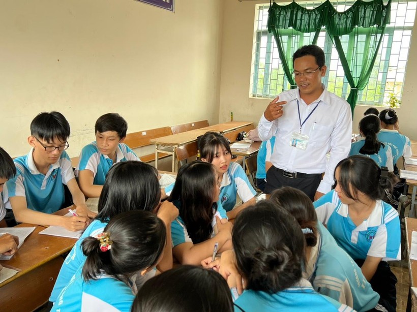 Thầy trò Trường THPT Hòa Tú (huyện Mỹ Xuyên, tỉnh Sóc Trăng) trong giờ học Giáo dục công dân. 