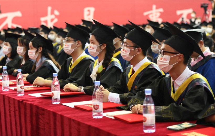 Sinh viên Trung Quốc dự lễ tốt nghiệp đại học.