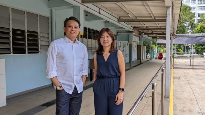 Giám đốc điều hành Children’s Aid Society - ông Alvin Goh và Giám đốc Melrose Home - bà Cindy Ng-Tay.