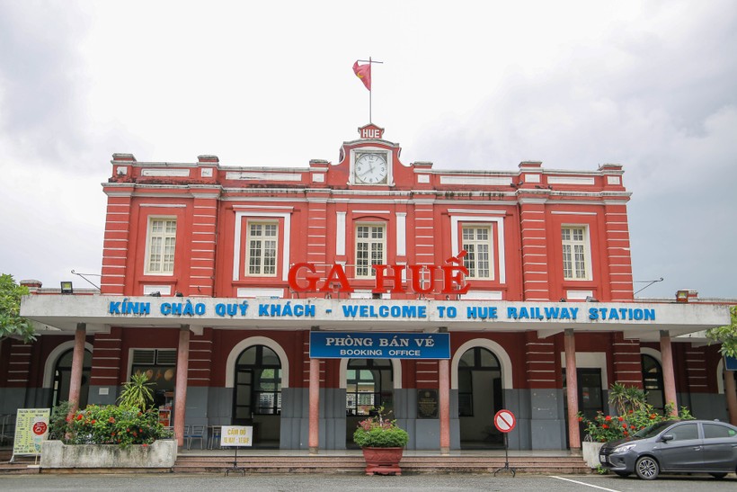 Ga Huế là một trong những nhà ga lâu đời ở Việt Nam.