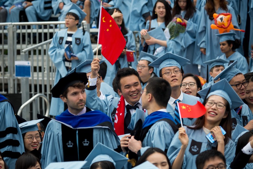 Sinh viên Trung Quốc tham gia lễ tốt nghiệp tại Mỹ.