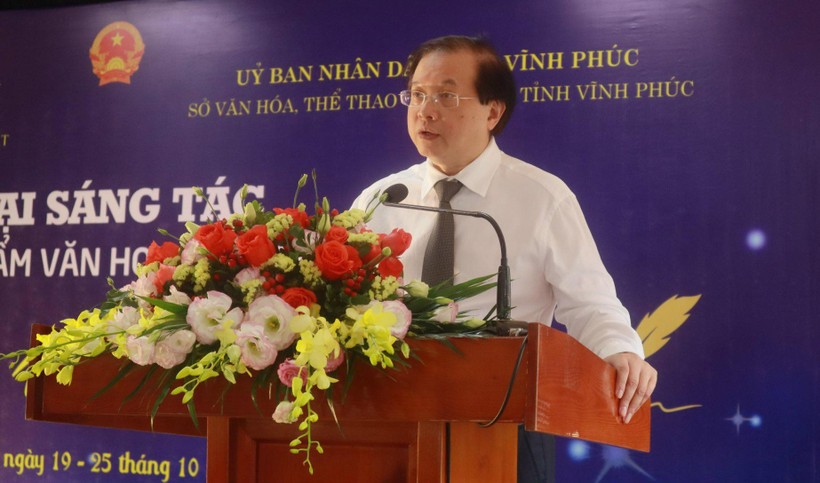 Thứ trưởng Bộ VH,TT&DL Tạ Quang Đông phát biểu tại lễ khai mạc Trại sáng tác các tác phẩm văn học nghệ thuật 'Sống mãi với thời gian'.