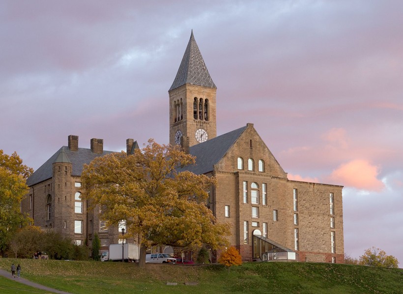 Đại học Cornell là một trong những trường tuyển sinh sớm tại Mỹ.