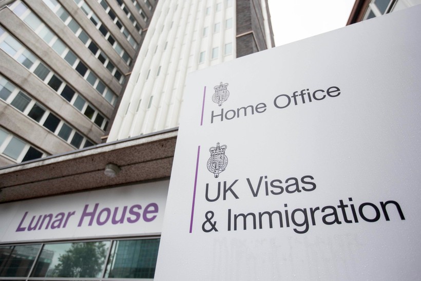 Các cơ quan xử lý thị thực Vương quốc Anh tại Nam Á rơi vào tình trạng quá tải do số lượng hồ sơ tăng.
