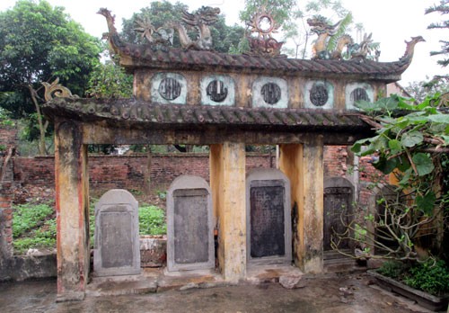 Hệ thống bia đá dựng ở nhà thờ họ Nguyễn Đăng.