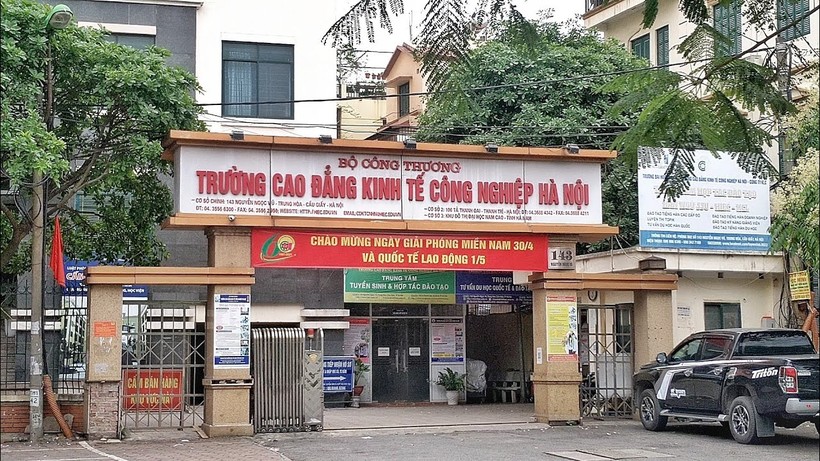 Trường Cao đẳng Kinh tế Công nghiệp Hà Nội trụ sở tại 143 Nguyễn Ngọc Vũ, phường Trung Hòa, quận Cầu Giấy, TP Hà Nội.