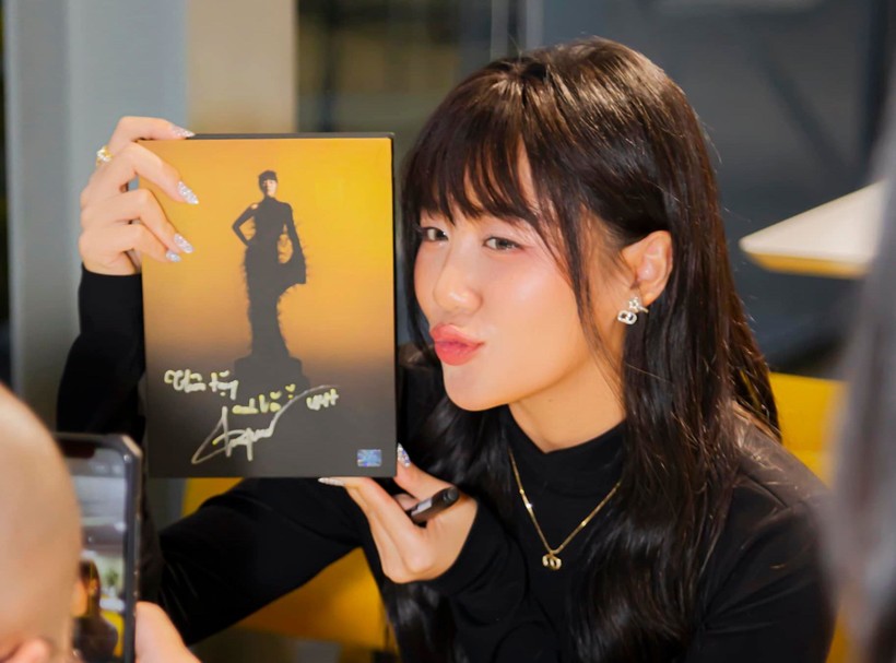 Album 'Minh tinh' của Văn Mai Hương.