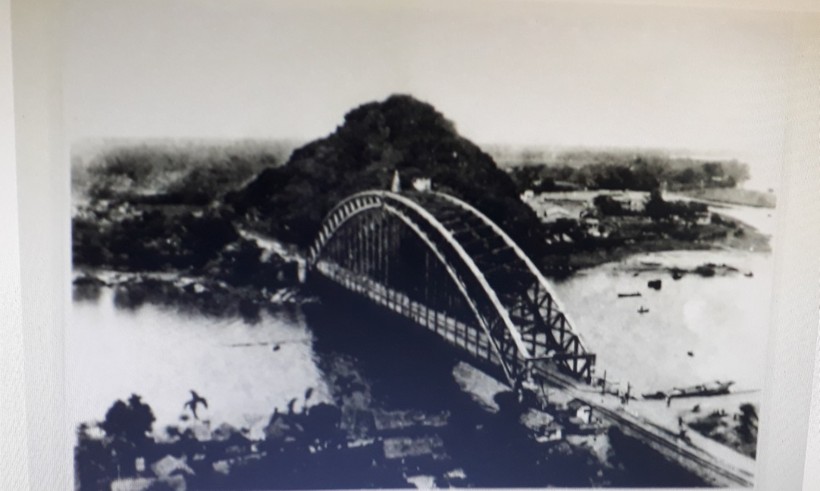 Cầu Hàm Rồng (Thanh Hóa) bắc qua sông Mã. Ảnh tư liệu chụp năm 1905