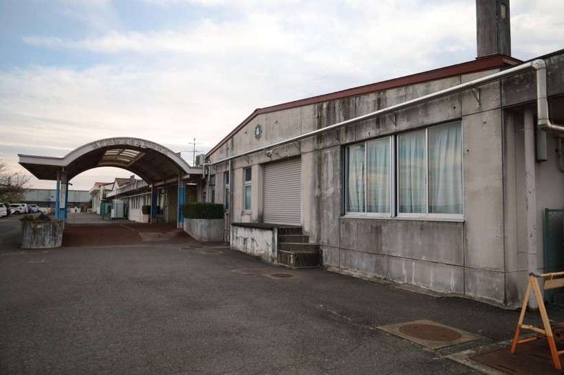 Trường Giáo dục đặc biệt tỉnh Gunma, Nhật Bản, có dấu hiệu xuống cấp.