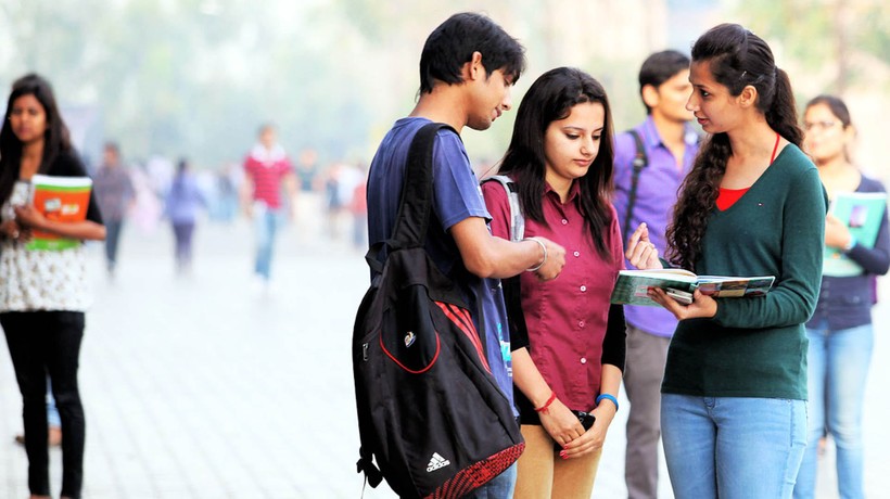 Nhiều sinh viên Ấn Độ tìm việc không cần bằng cấp vì thị trường việc làm khó khăn. 