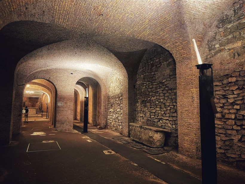 Mê cung đường hầm tại Rome, Italy.