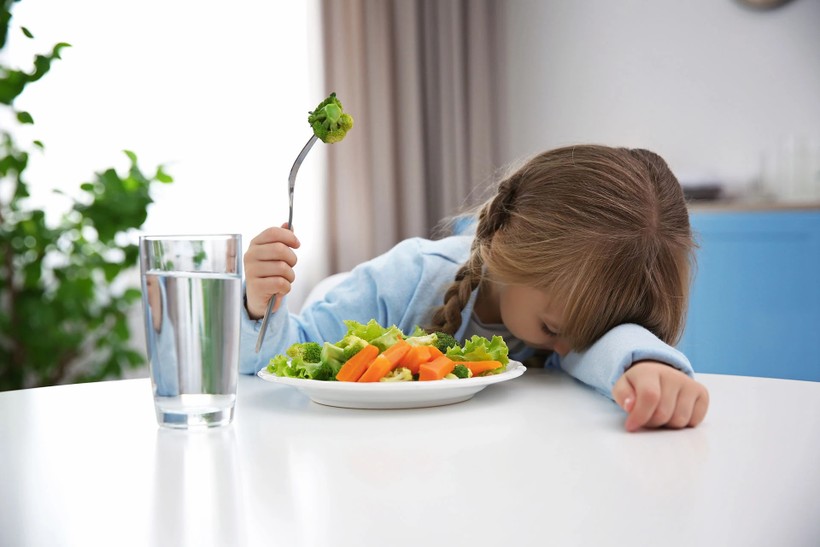 Hiếm khi táo bón ở trẻ em có thể liên quan đến tình trạng không dung nạp thức ăn hoặc dị ứng. Ảnh minh họa: INT