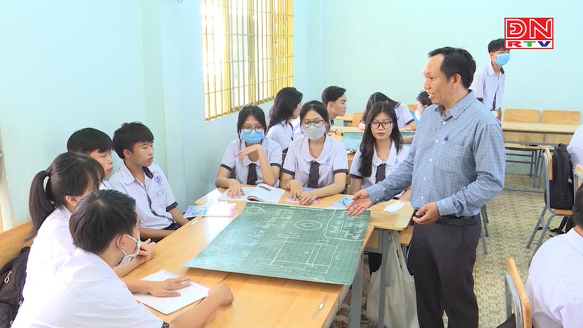 Thầy giáo Nguyễn Thanh Phương, Trường THPT Thống Nhất A (Trảng Bom, Đồng Nai) trong giờ lên lớp. Ảnh minh họa: INT